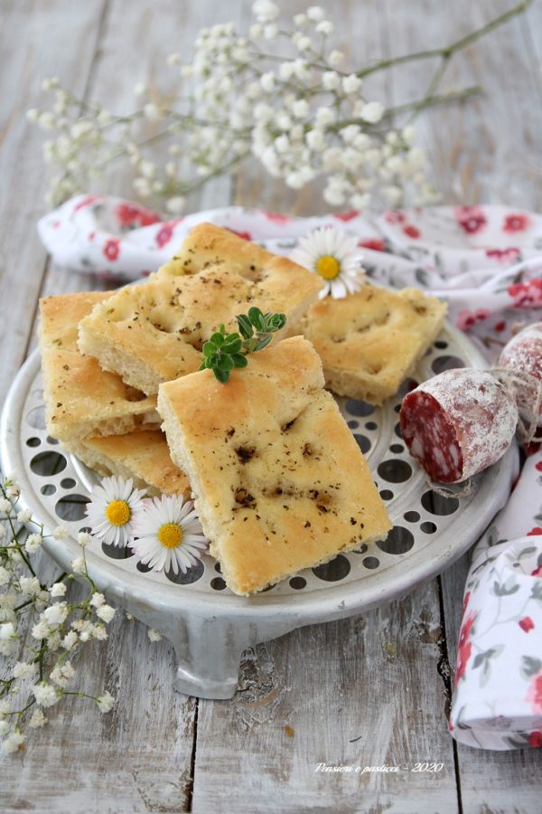 Focaccia Semplice Con Macchina Del Pane Pensieri E Pasticci