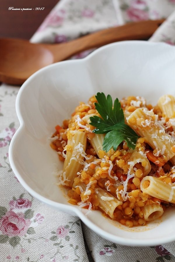 Pasta al ragù di lenticchie rosse