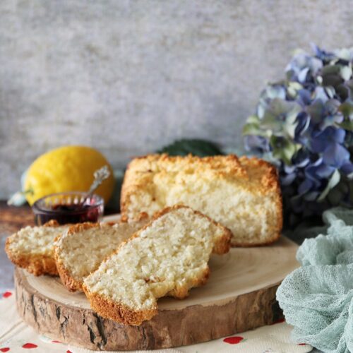 Torta al cocco e limone in macchina del pane