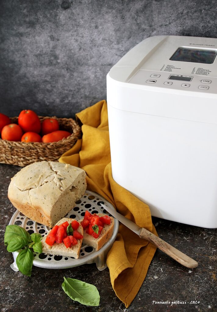 pane al basilico e parmigiano in macchina del pane