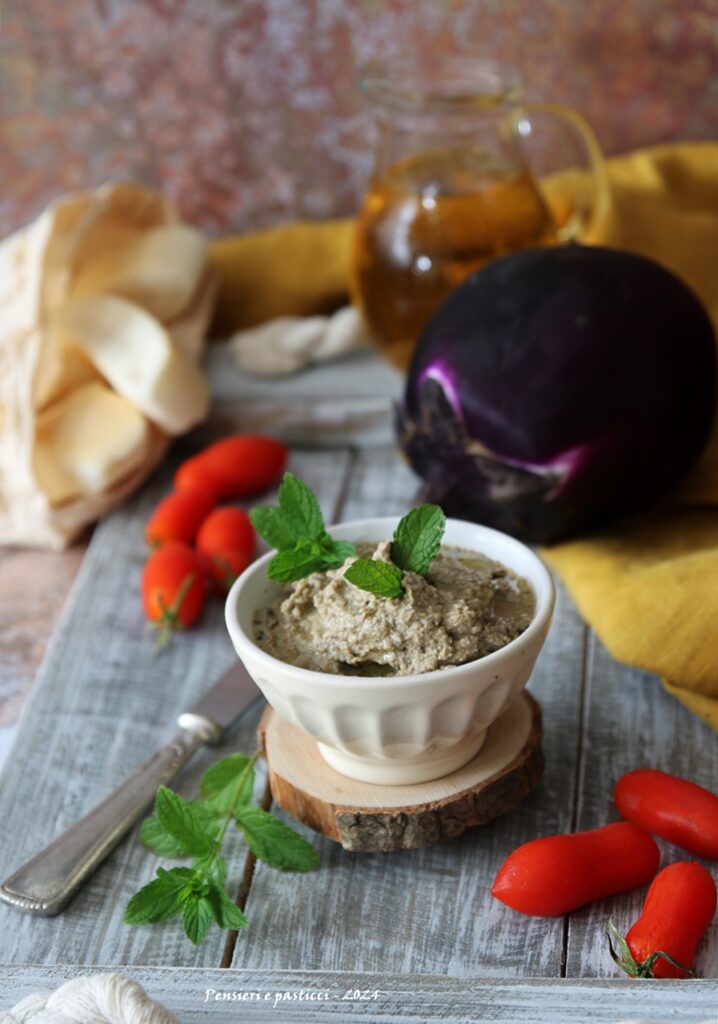 Patè di melanzane con anacardi e menta