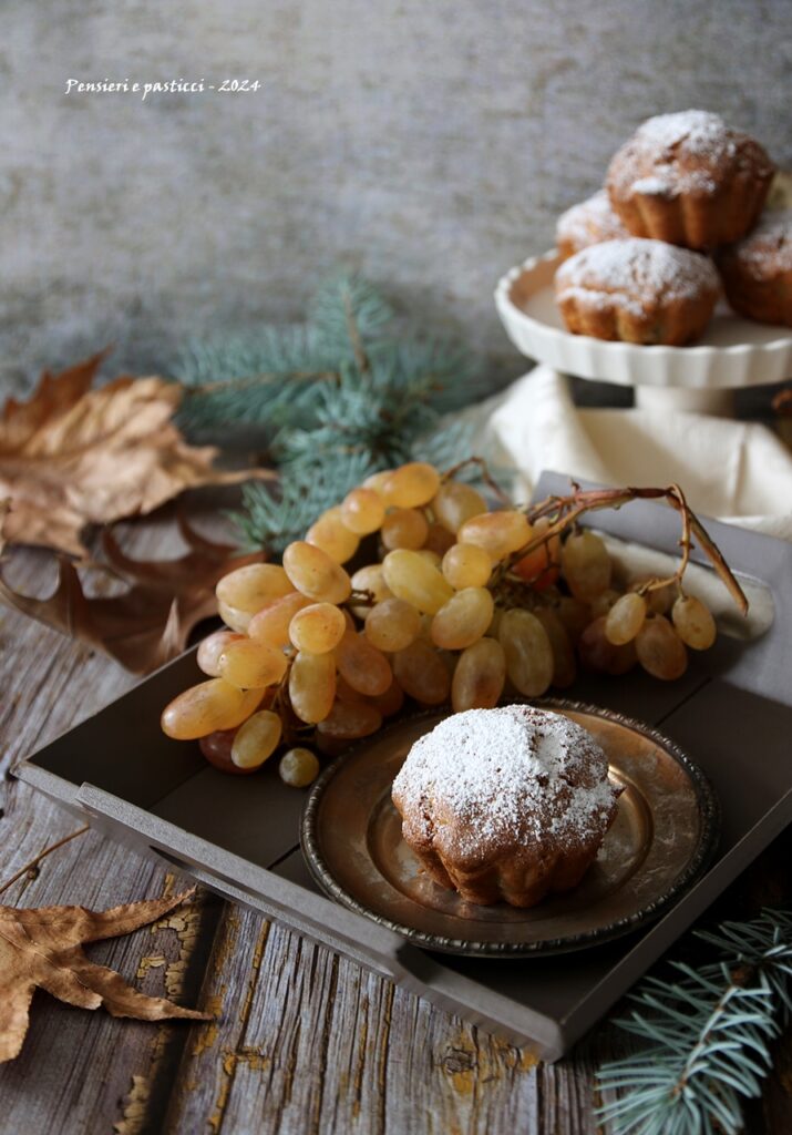 Muffins all'uva con pinoli e spezie