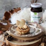 Tartellette di frolla ai frutti di bosco e nocciole