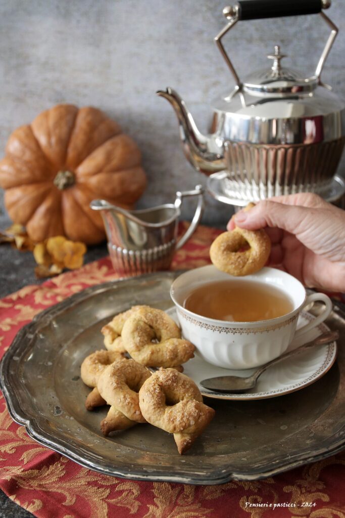 Ciambelline croccanti alla zucca e spezie