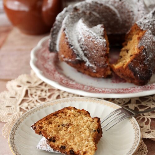 Ciambella al miele e gocce di cioccolato